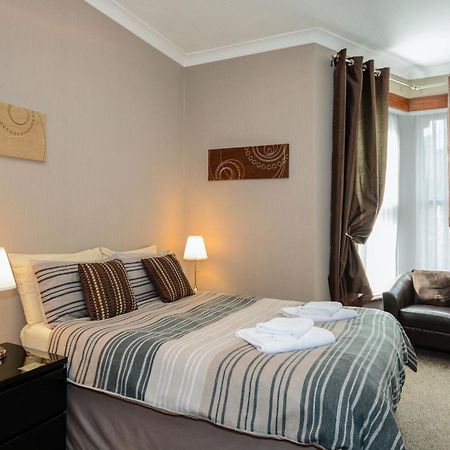 Tanes Hotel Cardiff Bagian luar foto
