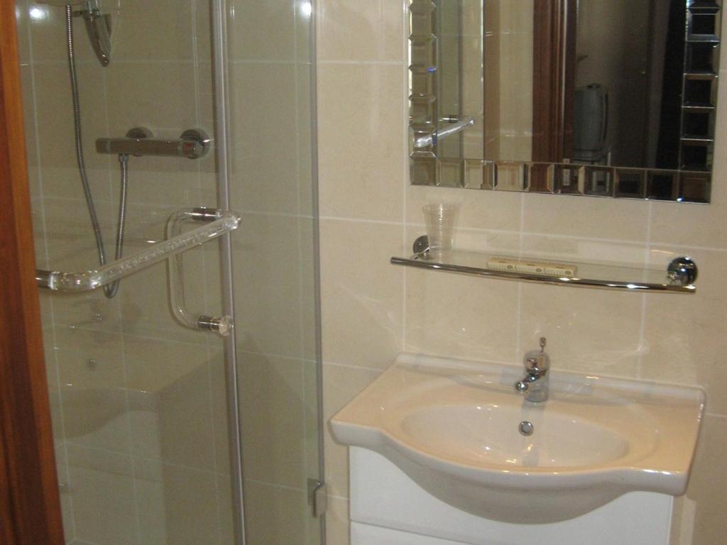 Tanes Hotel Cardiff Ruang foto