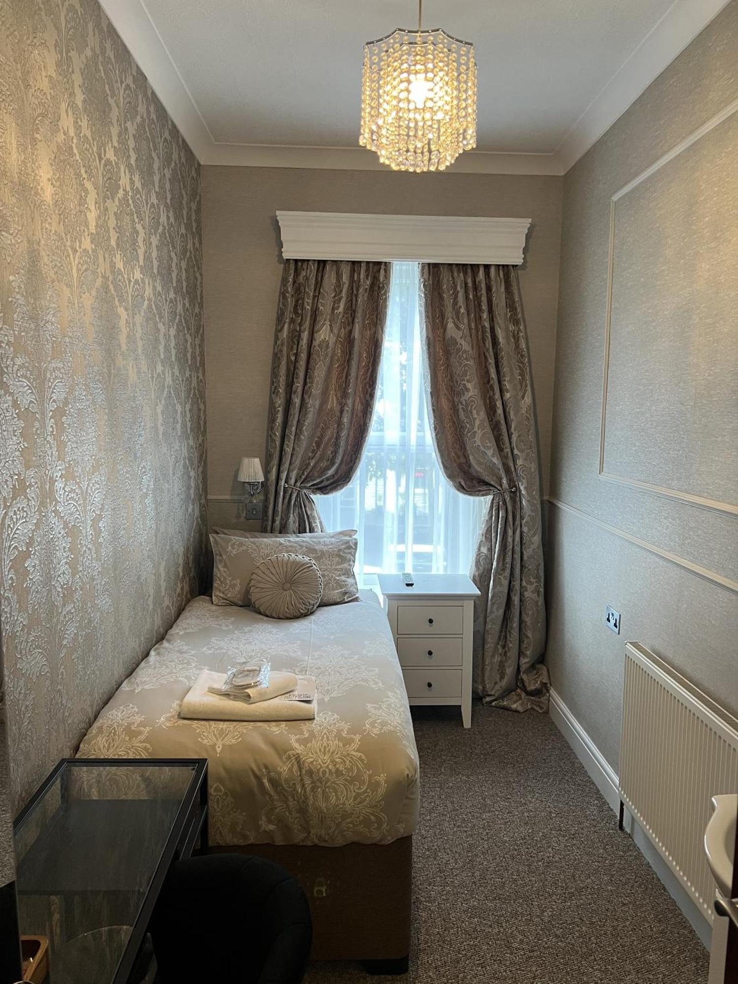 Tanes Hotel Cardiff Ruang foto